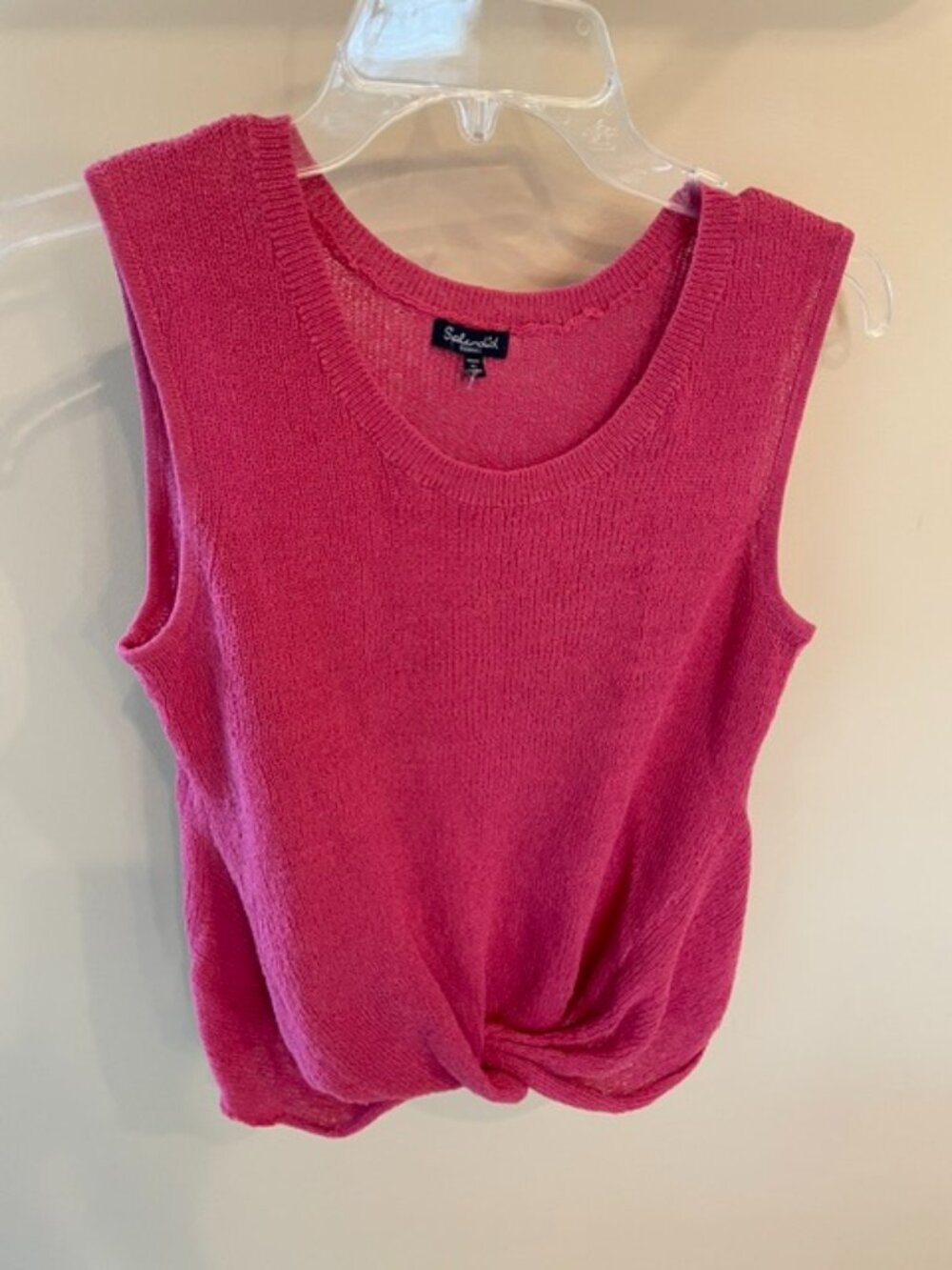 Women's Lightweight Splendid sleeveless Knit Top in fuscia with twist bottom.